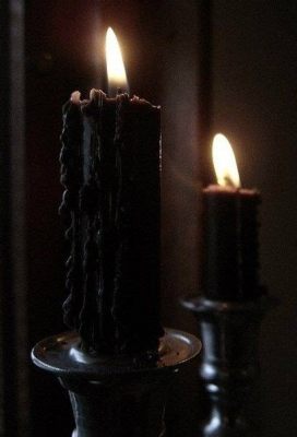 The Black Candle - En läggning av mörka melodier som möter dystra symfonier.